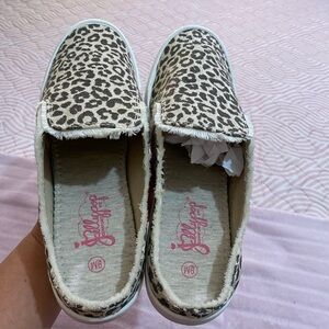 Jellypop SIZE 9 Women's Leopard Print Slip-On Sneakers